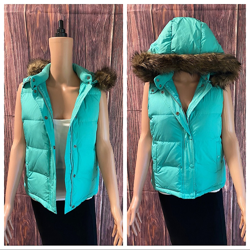 Gap size small aqua colored down fur lined hood puffer winter vest